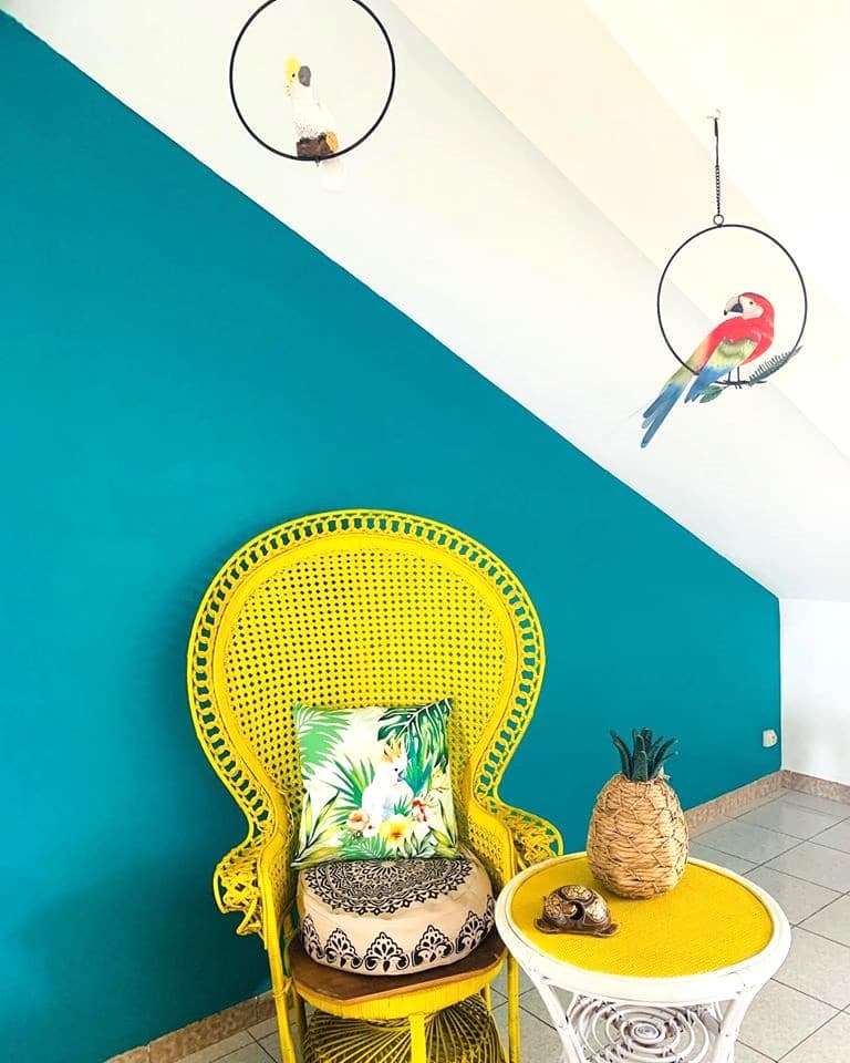 Intérieur et extérieur de la villa — FAUTEUIL EMMANUEL SALON