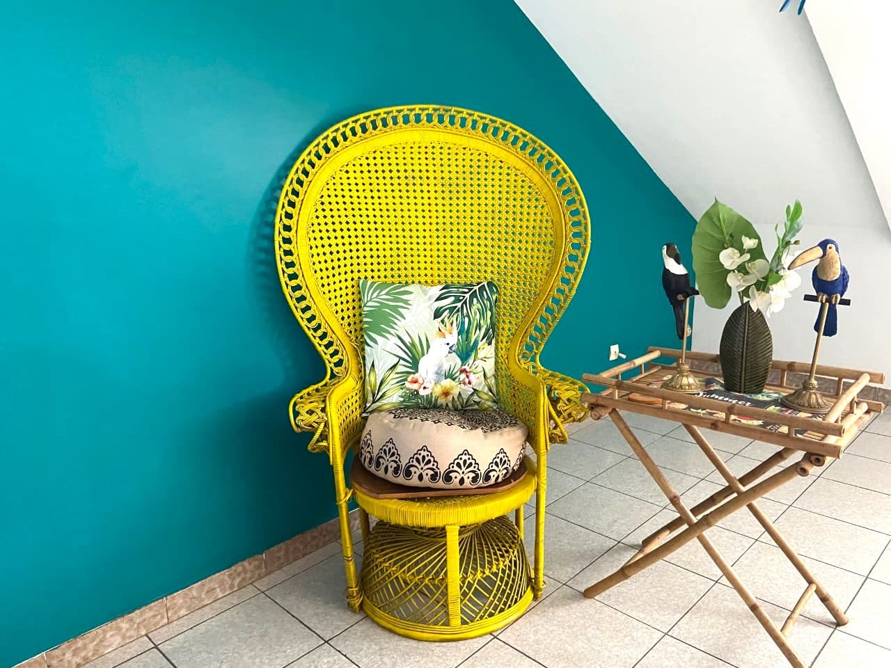 Intérieur et extérieur de la villa — FAUTEUIL SALON