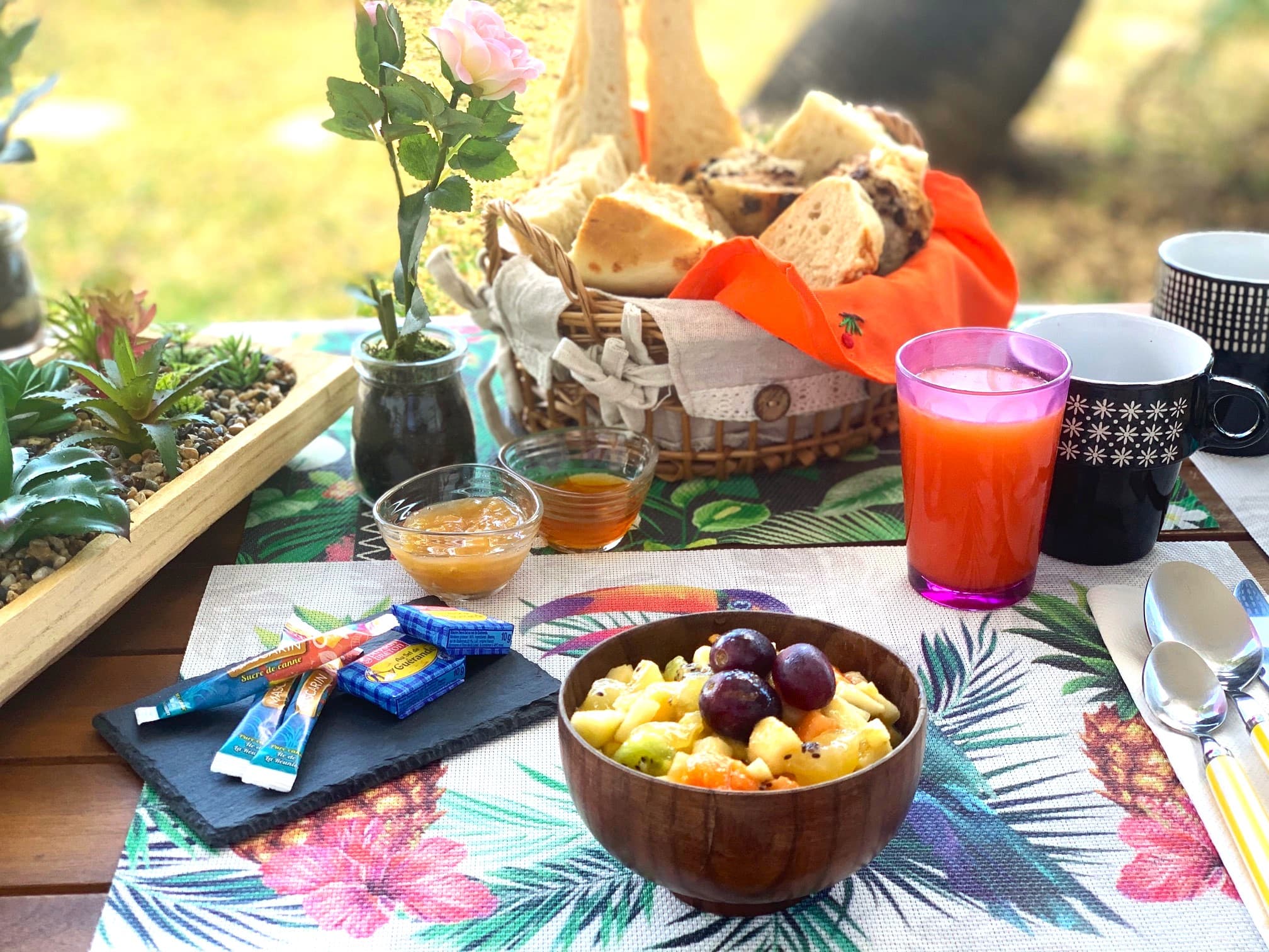 Petit-déjeuner et prestations — PETIT DEJEUNER 3