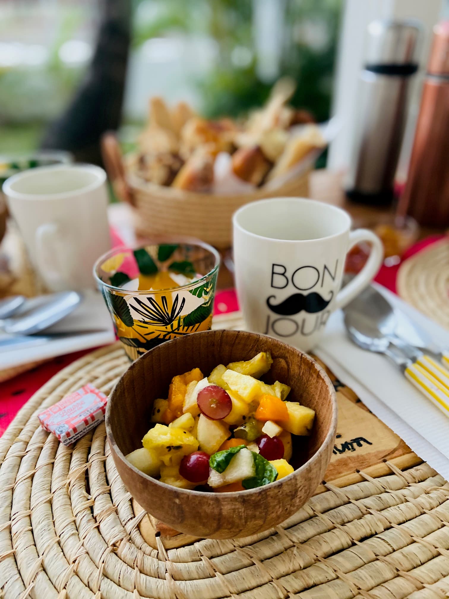 Petit-déjeuner servi sur la véranda